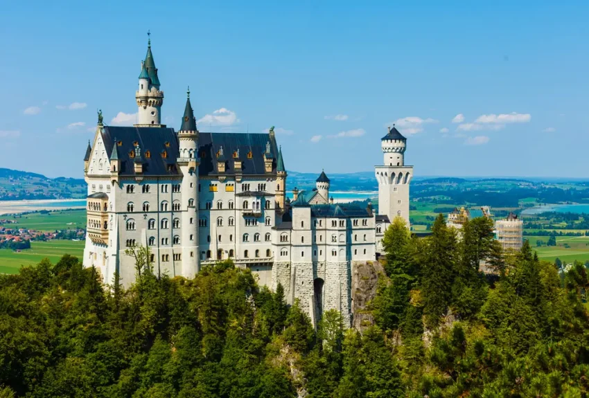 glotty_famous-neuschwanstein-castle-in-germany-bavaria-built-by fun fact Γερμανικά ενηλίκων