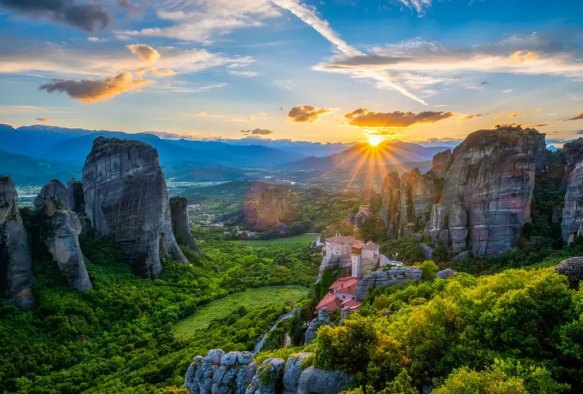 glotty_sunset-over-monasteries-of-meteora fun fact Ελληνικά ενηλίκων